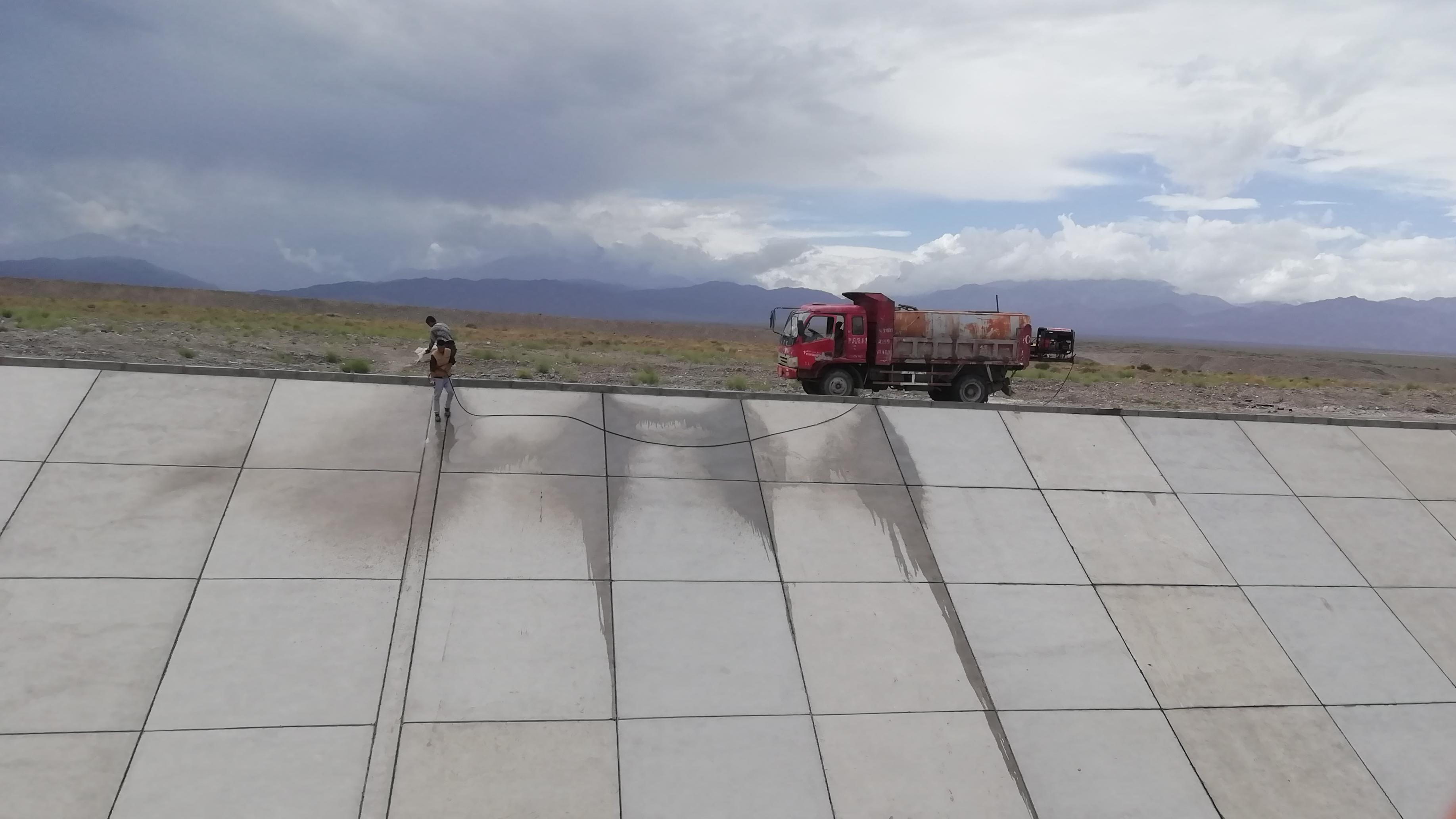 新疆亚曼苏水电站引水渠道土建及金属结构安装工程引水渠道面板嵌缝