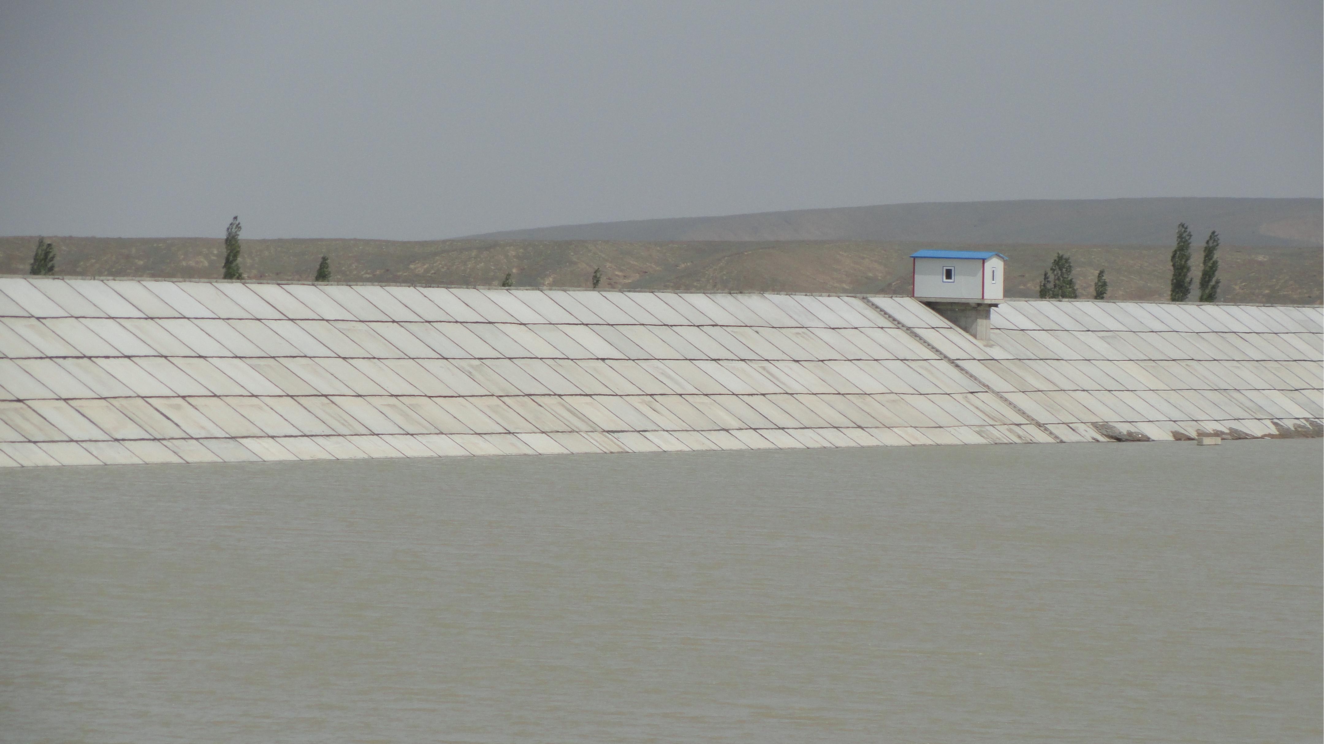 新疆农八师牛圈子水库面板伸缩缝嵌缝工程