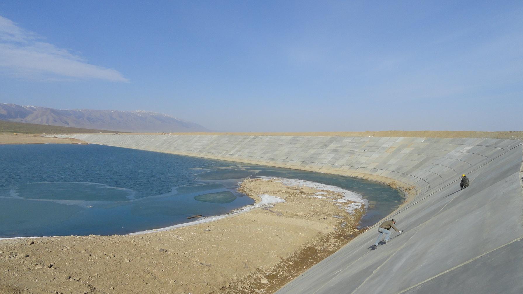 哈密巴里坤西黑沟水库大坝面板伸缩缝处理工程