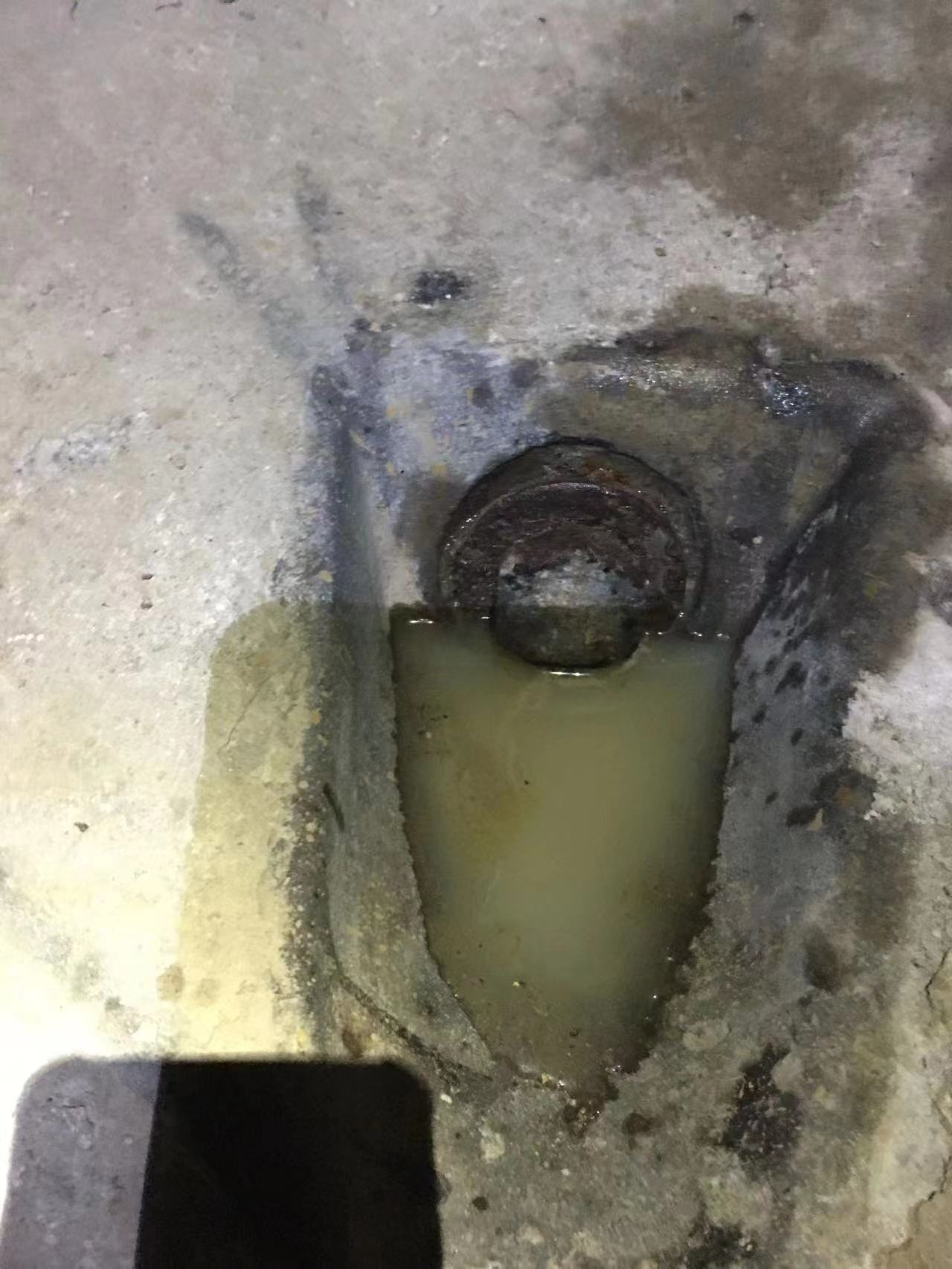 1-灌浆堵漏前 (7).jpg