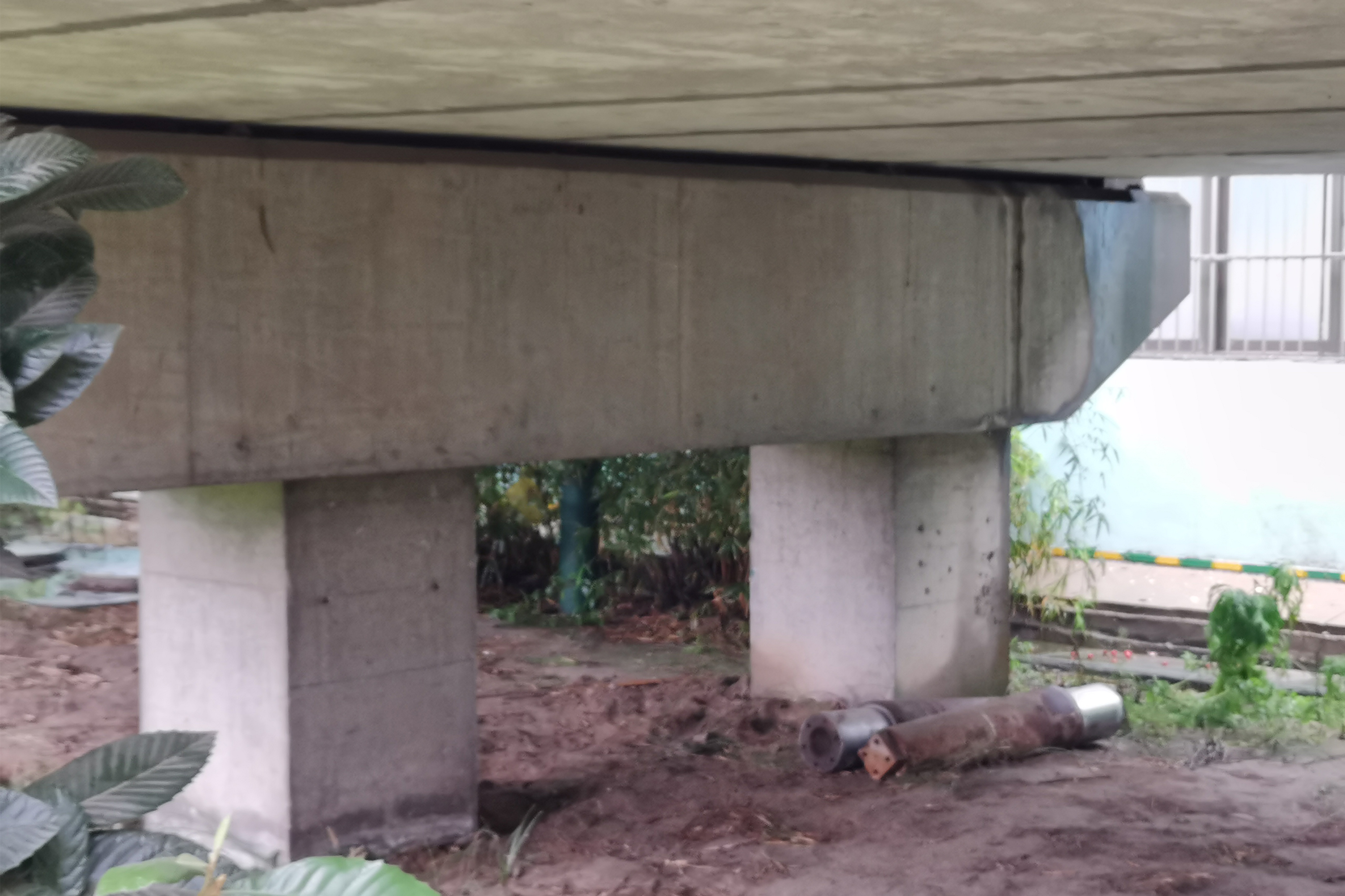 交通桥桥墩 修复前.jpg 交通桥桥墩 修复前.jpg