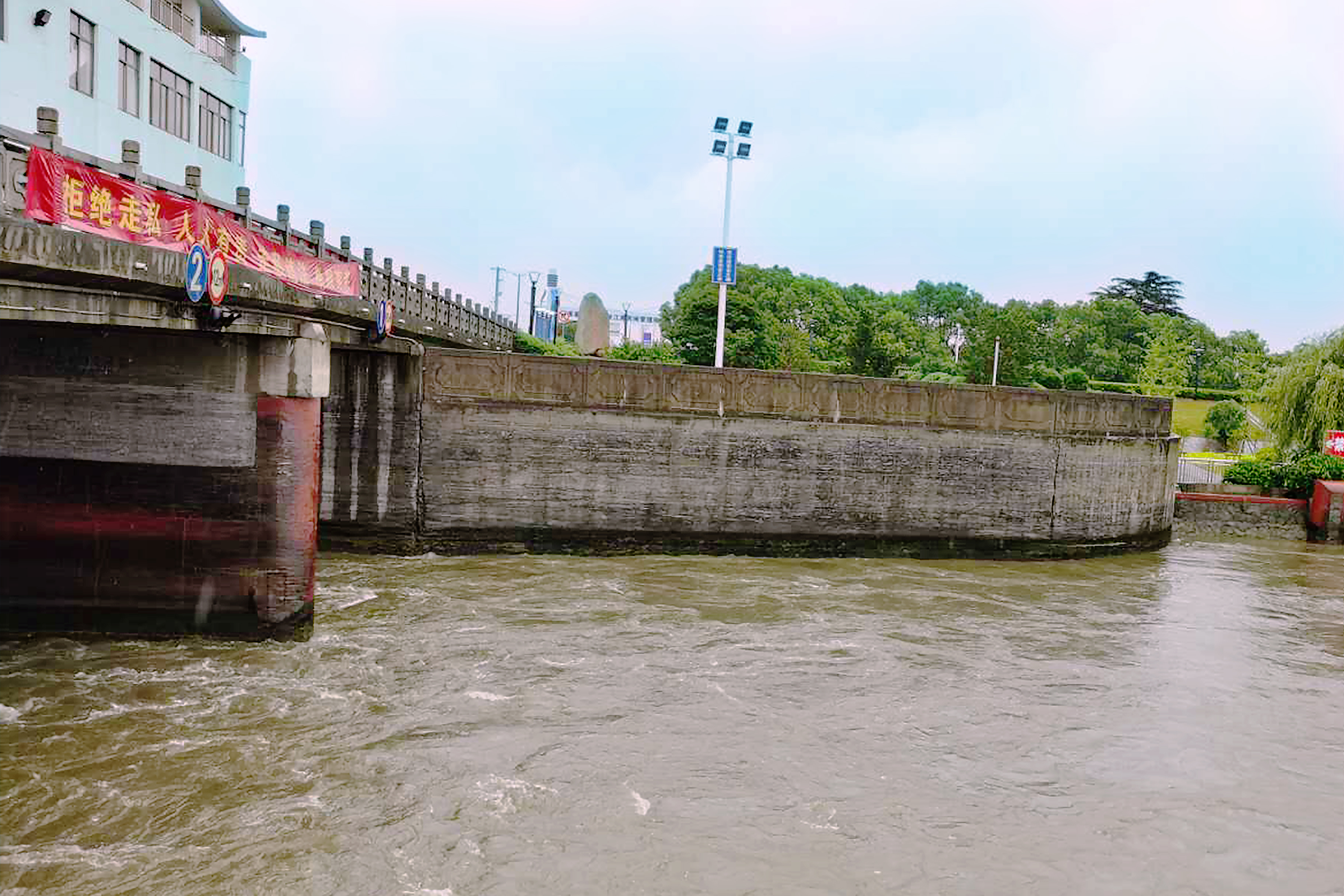 左下游翼墙 修复前.jpg 左下游翼墙 修复前.jpg