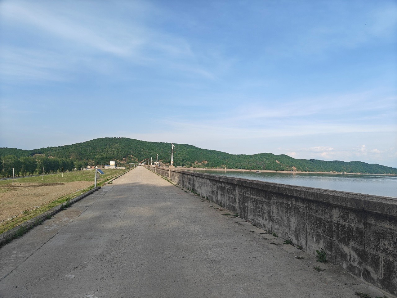 5.21龙凤山水库.jpg